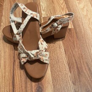Beautiful print sandals